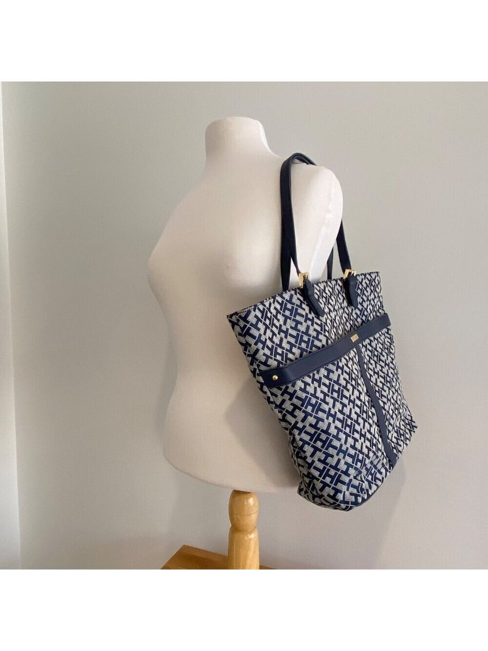 Tommy Hilfiger Navy &White Geometric Tote Bag/purse vegan Leather monogram large - Picture 2 of 14